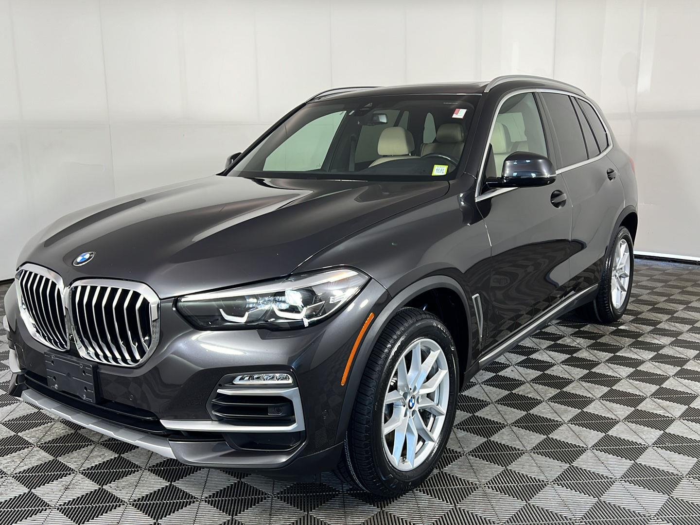 Used 2021  BMW xDrive40i image 13
