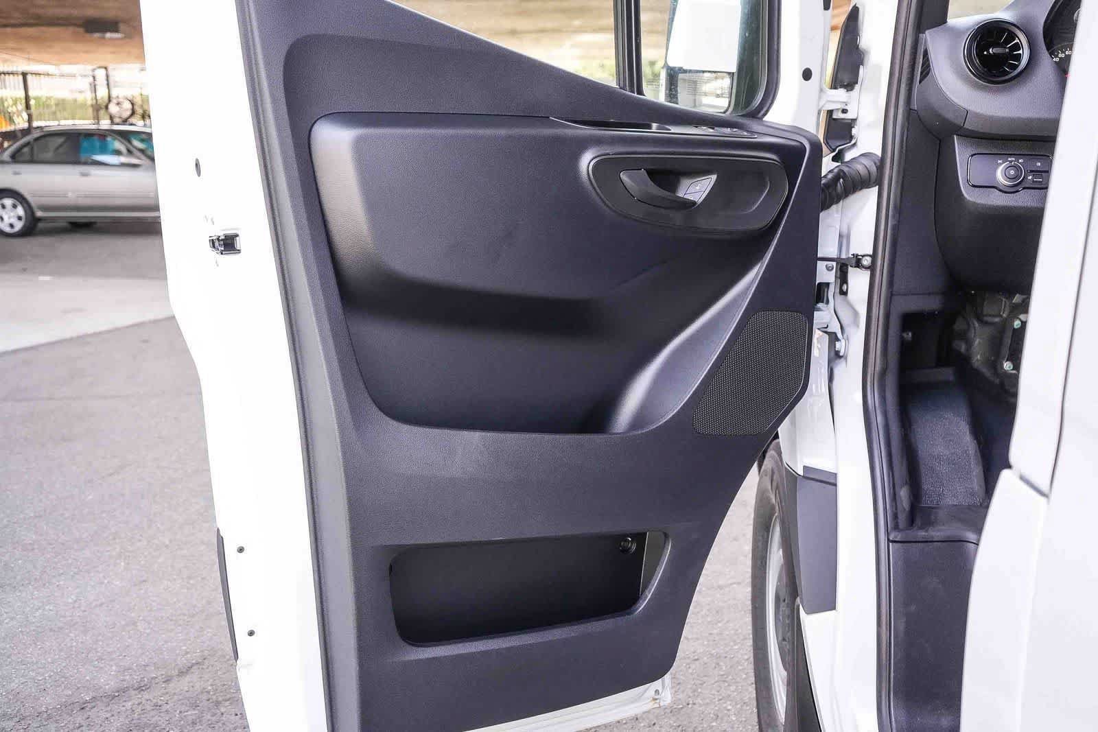 New 2026 Arctic White Mercedes-Benz RWD 2.0L I4 Diesel Turbocharged High Output image 24