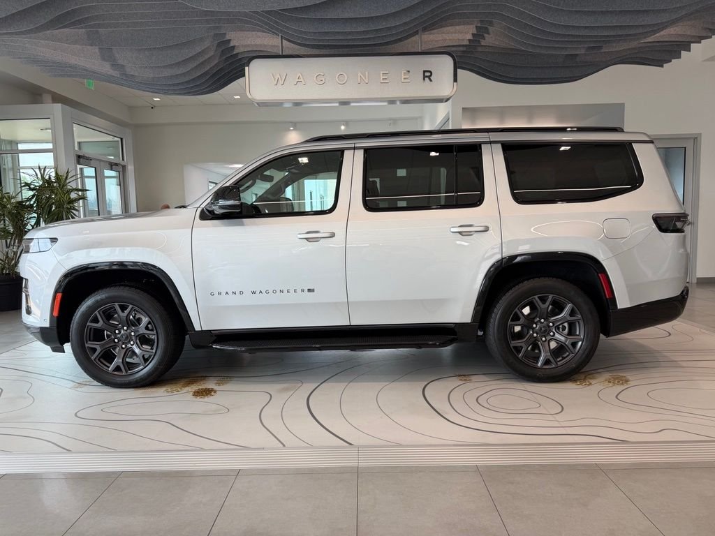 New 2026 Silver-Zynith Exterior Paint Jeep Limited Altitude image 6