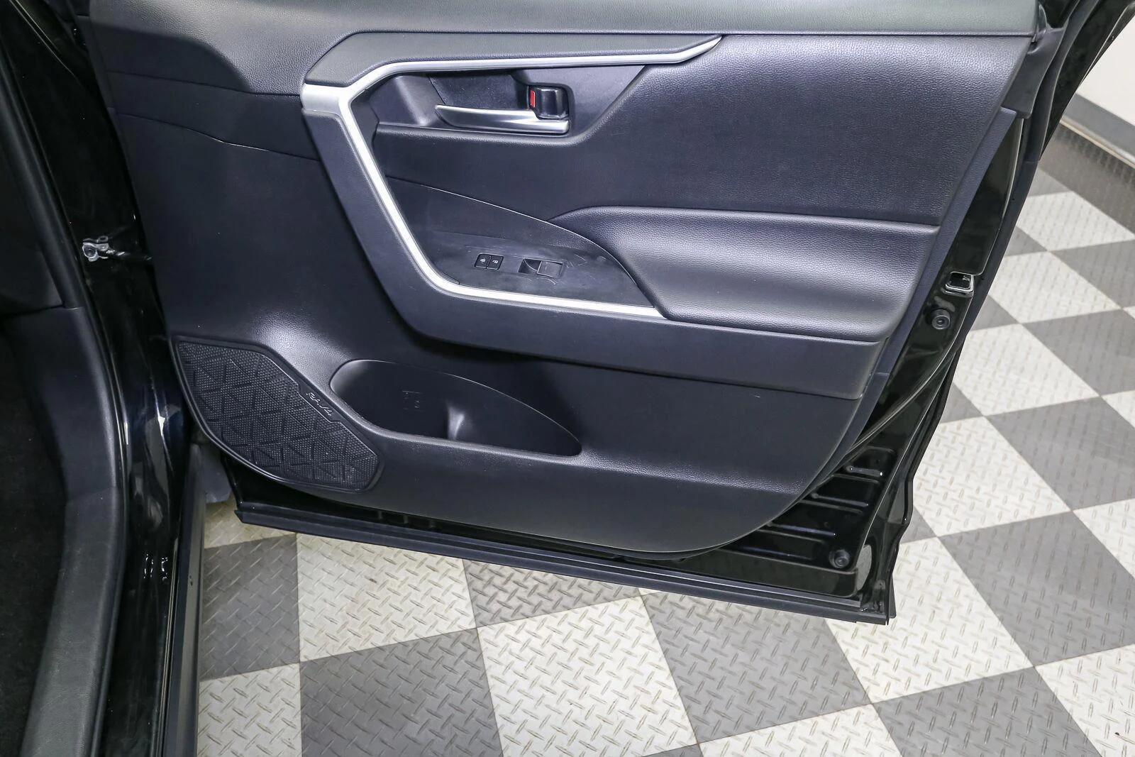 Used 2025 Midnight Black Metallic TOYOTA  image 18