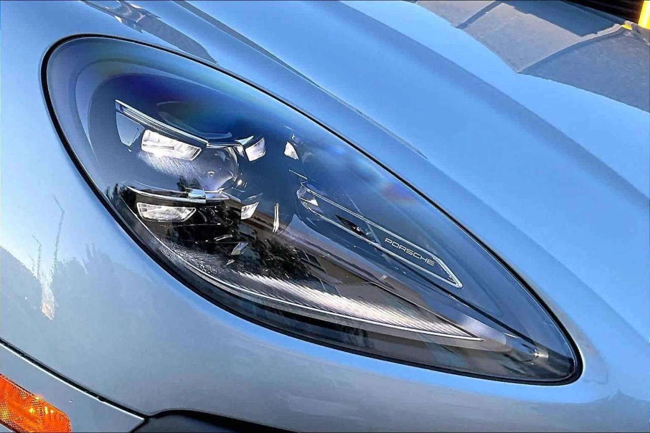2026 Porsche Macan T - Photo 12