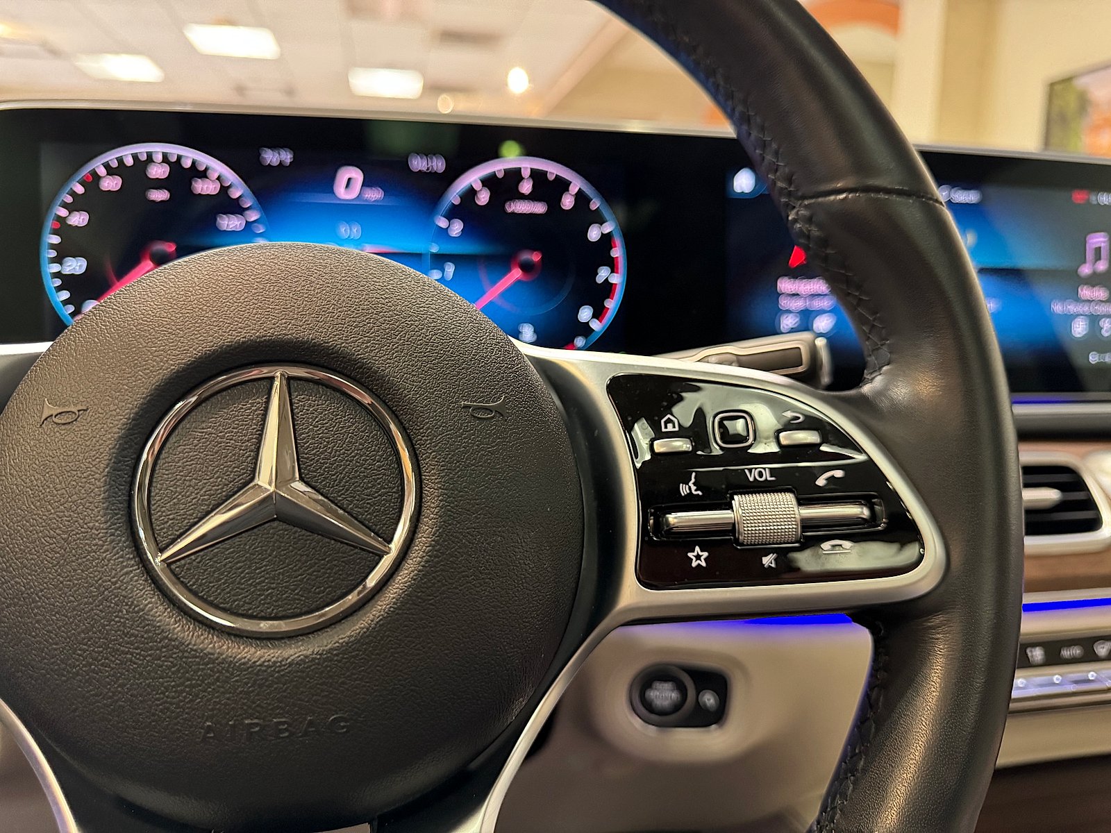 Certified Used 2022 Lunar Blue Metallic Mercedes-Benz 4MATIC® image 21