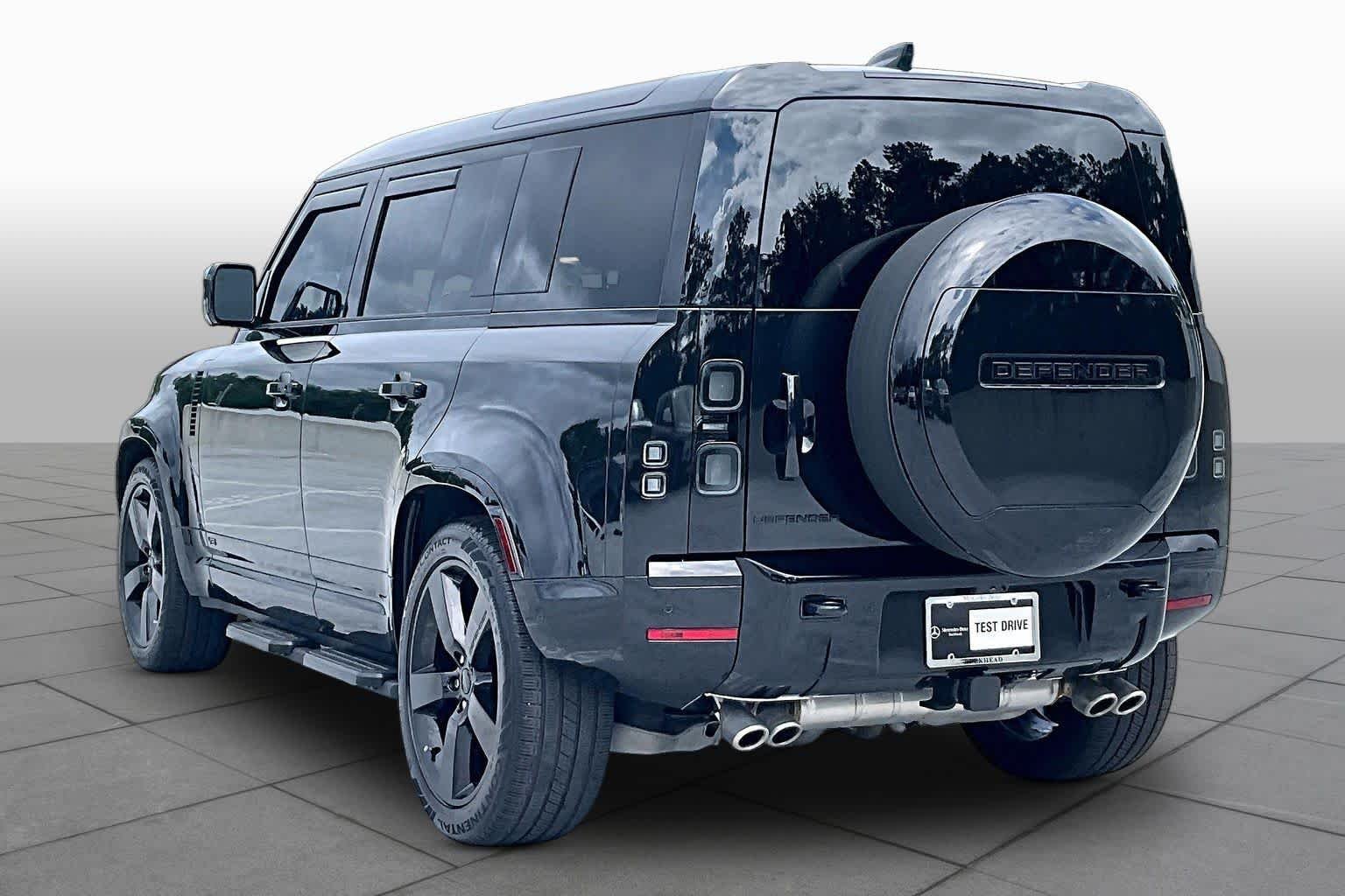 Used 2026 Santorini Black Metallic Land Rover V8 image 20