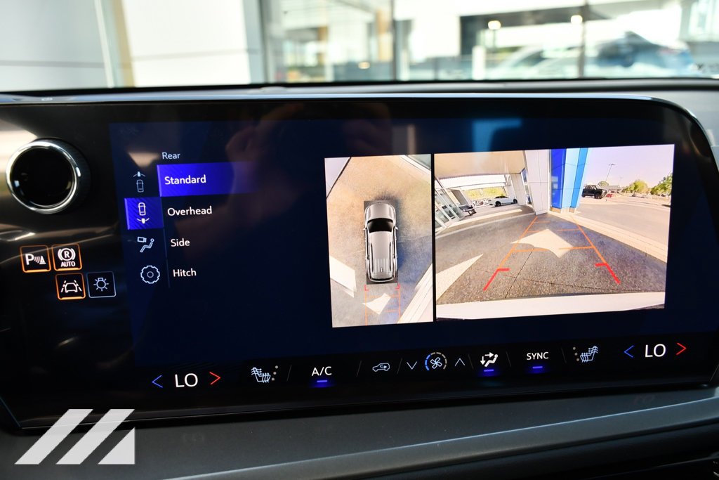 2027 Chevrolet Traverse LT - Photo 17
