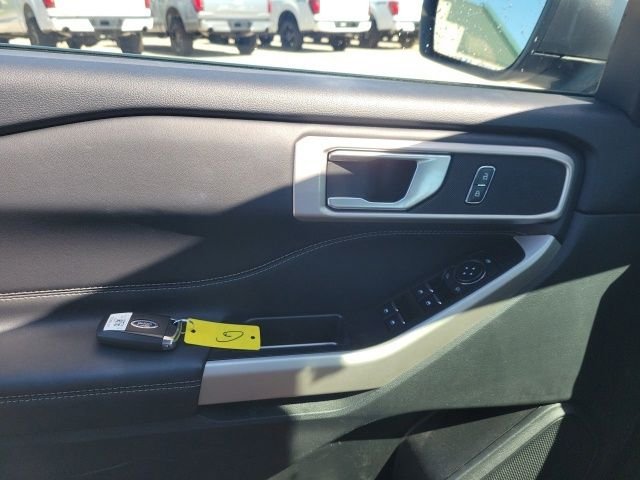 Used 2024 Silver Ford XLT image 15