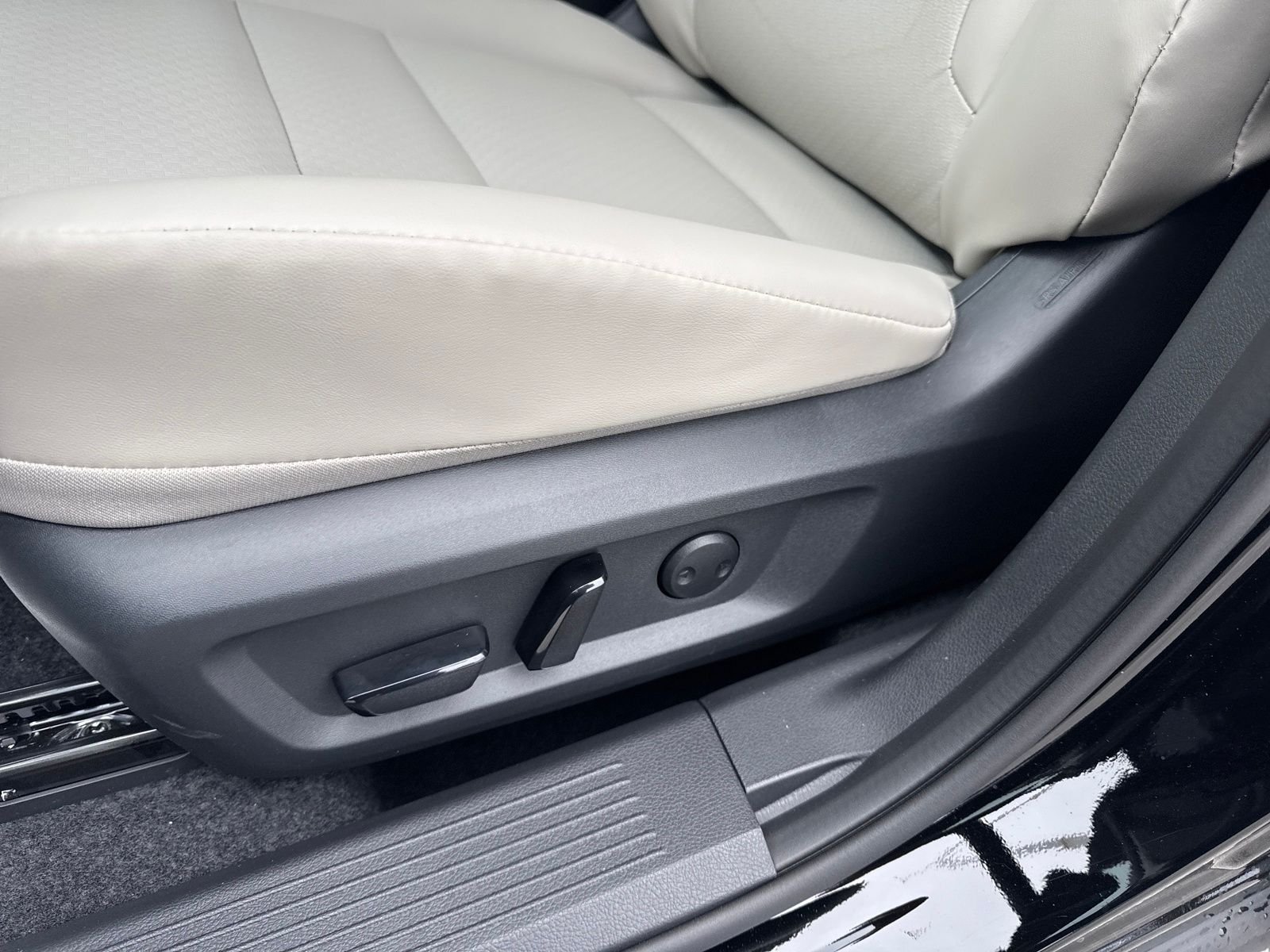 New 2026 Nissan Rogue SV 4D Sport Utility