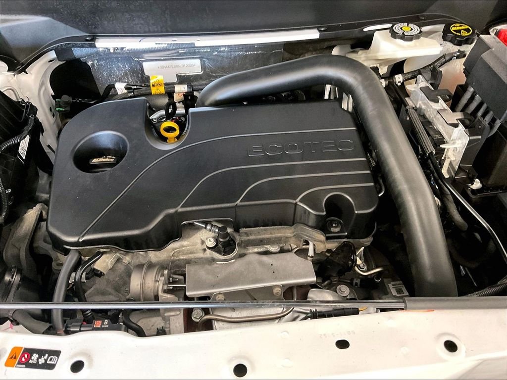 Used 2025 White Chevrolet LT image 33