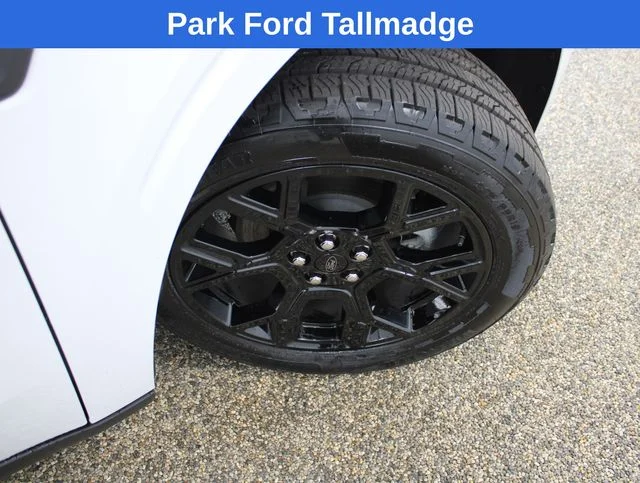 Used 2025 Oxford White Ford Lariat image 28