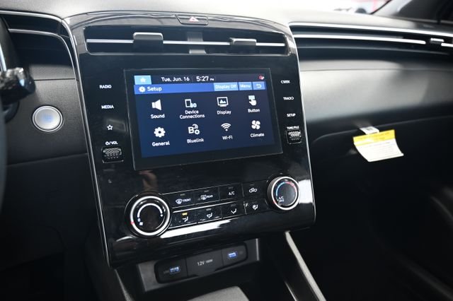 Used 2023 White Hyundai SEL image 16