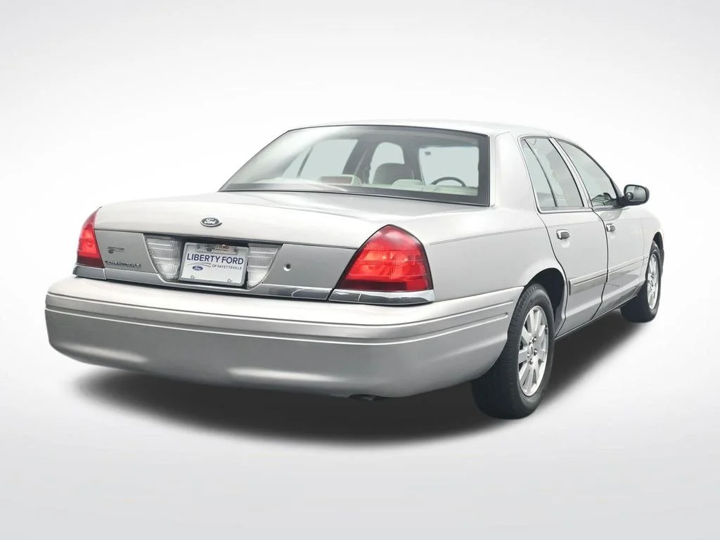 Used 2006 Silver Ford LX image 6