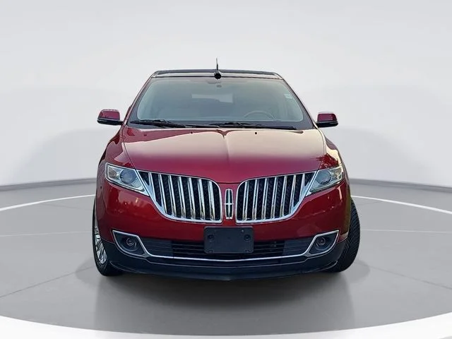 Used 2015 Red Lincoln Base image 8