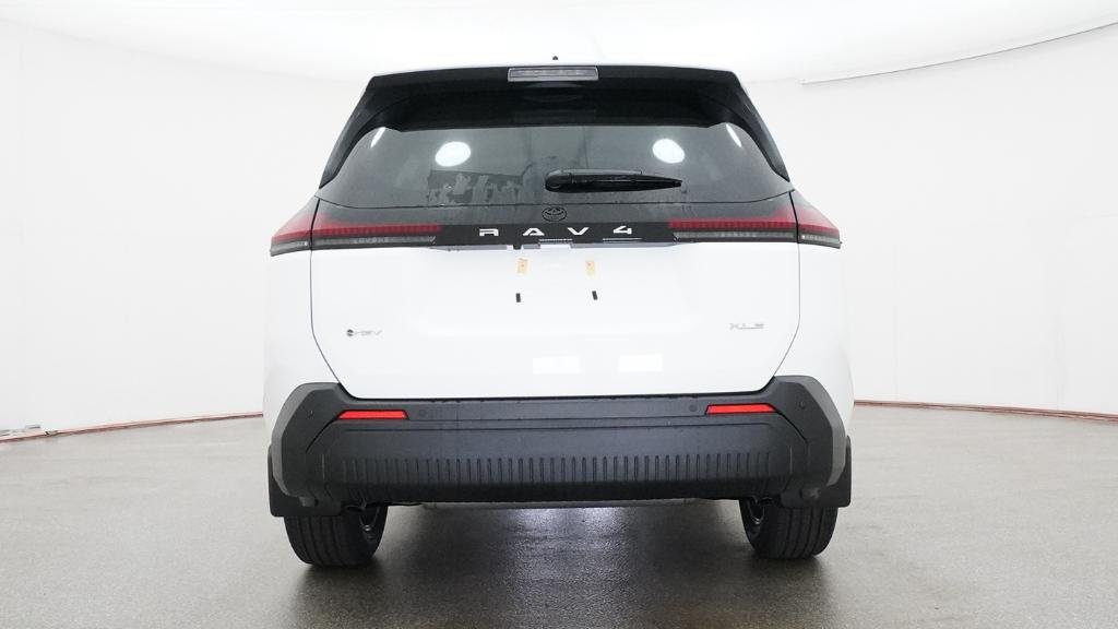 New 2026 Ice Cap Toyota XLE Premium image 18