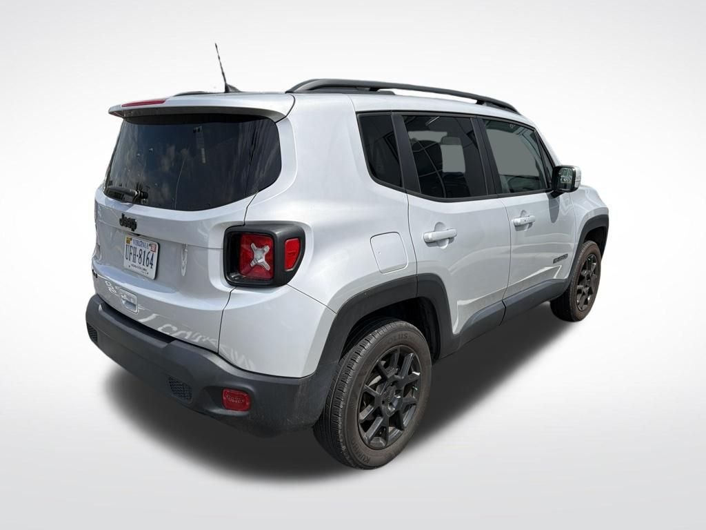 Used 2019 Silver Jeep Latitude image 4