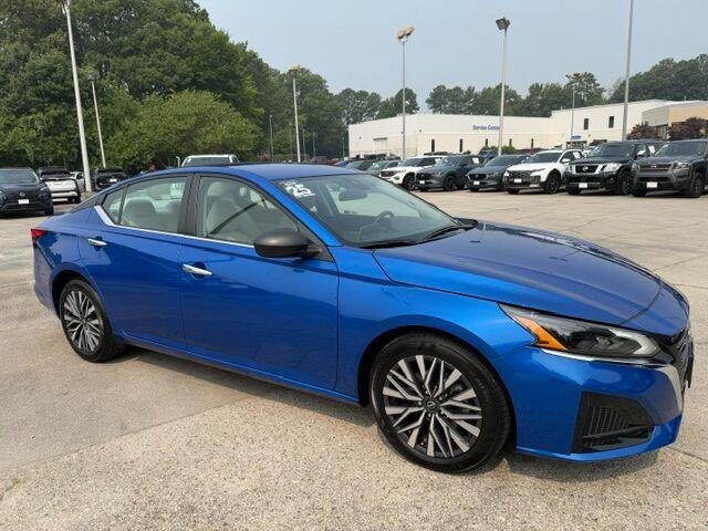 Used 2025 Bluestone Pearl Nissan SV image 5