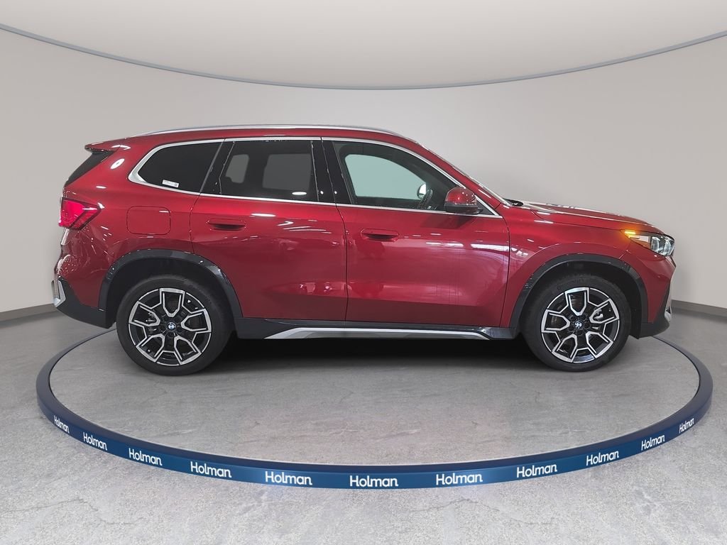 Used 2026 Vegas Red Metallic BMW xDrive28i image 5