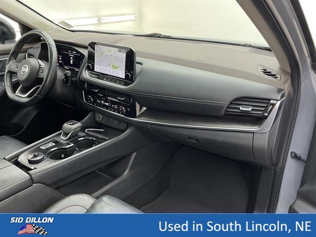 Used 2021 Boulder Gray Pearl/Super Black Nissan Platinum image 24