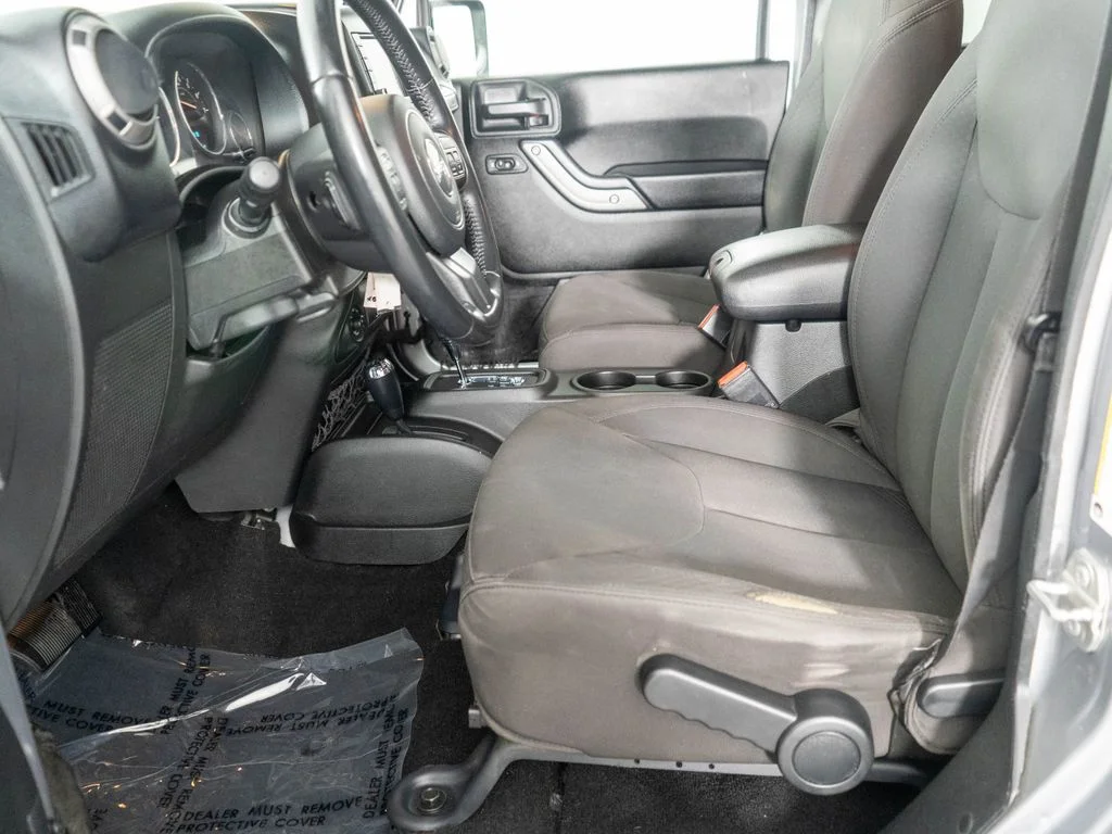 Used 2017 Silver Jeep Unlimited Sport image 10