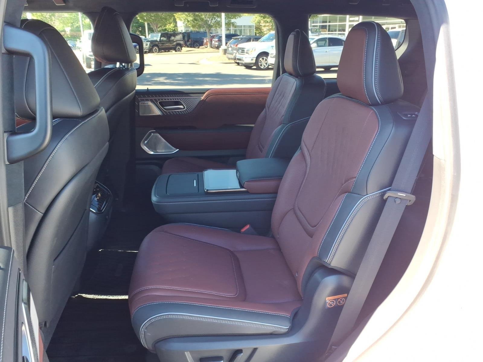 Used 2026 Radiant White/Black Obsidian INFINITI AUTOGRAPH image 18