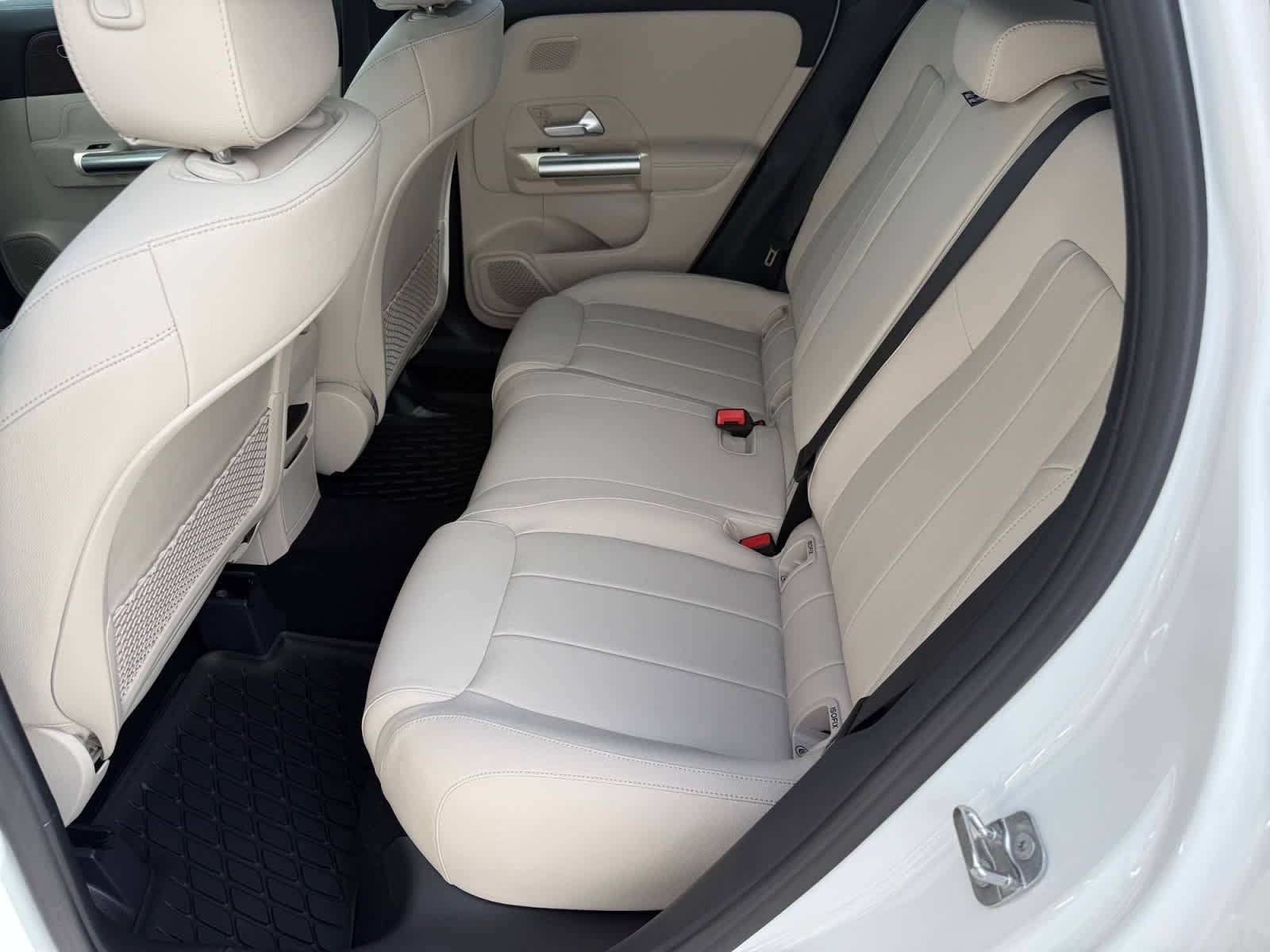 Used 2026 Polar White Mercedes-Benz GLA 250 image 11
