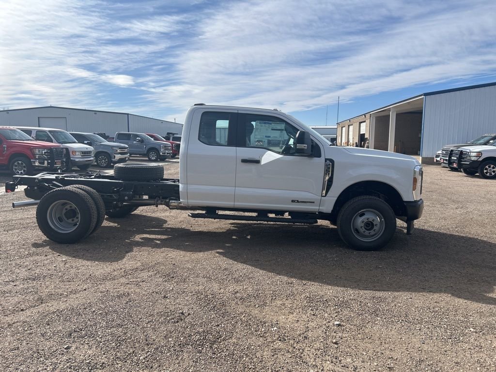 New 2026 Oxford White Ford XL image 7