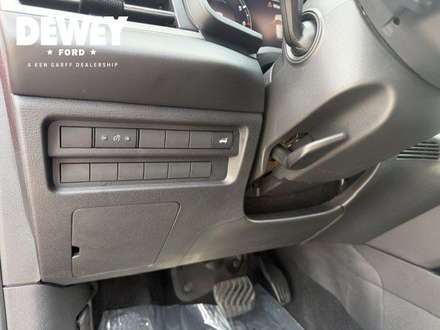 Used 2023 Red Mitsubishi SE Black Edition image 12
