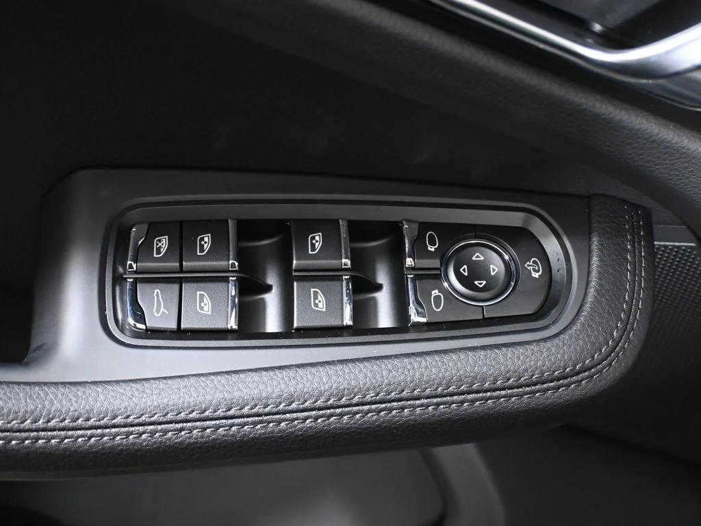 2026 Porsche Macan T - Photo 34