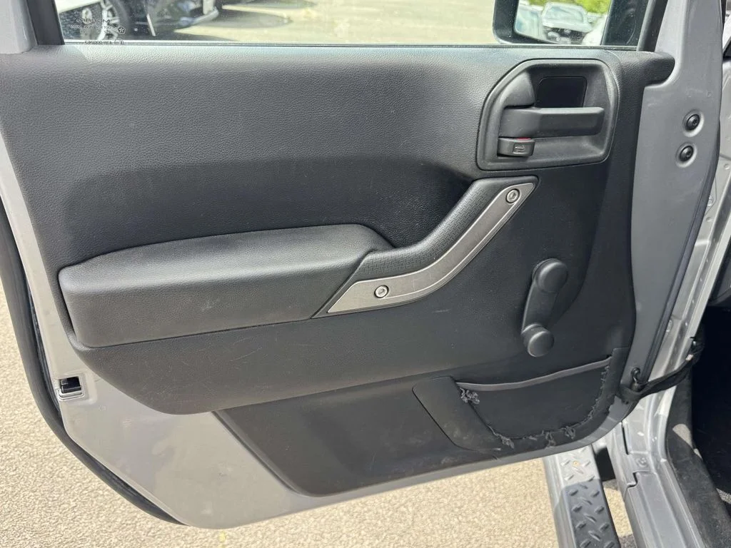 Used 2015 Silver Jeep Unlimited Sport image 26