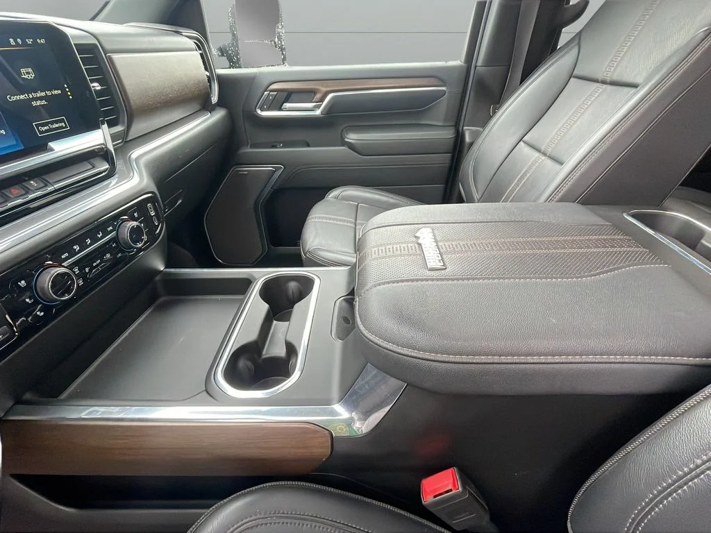 Used 2024 Black Chevrolet High Country image 23