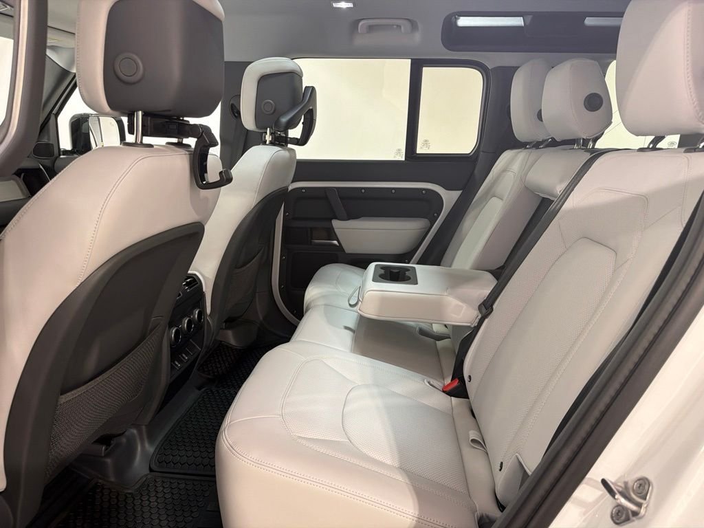 New 2026 Fuji White Land Rover X-Dynamic SE image 22