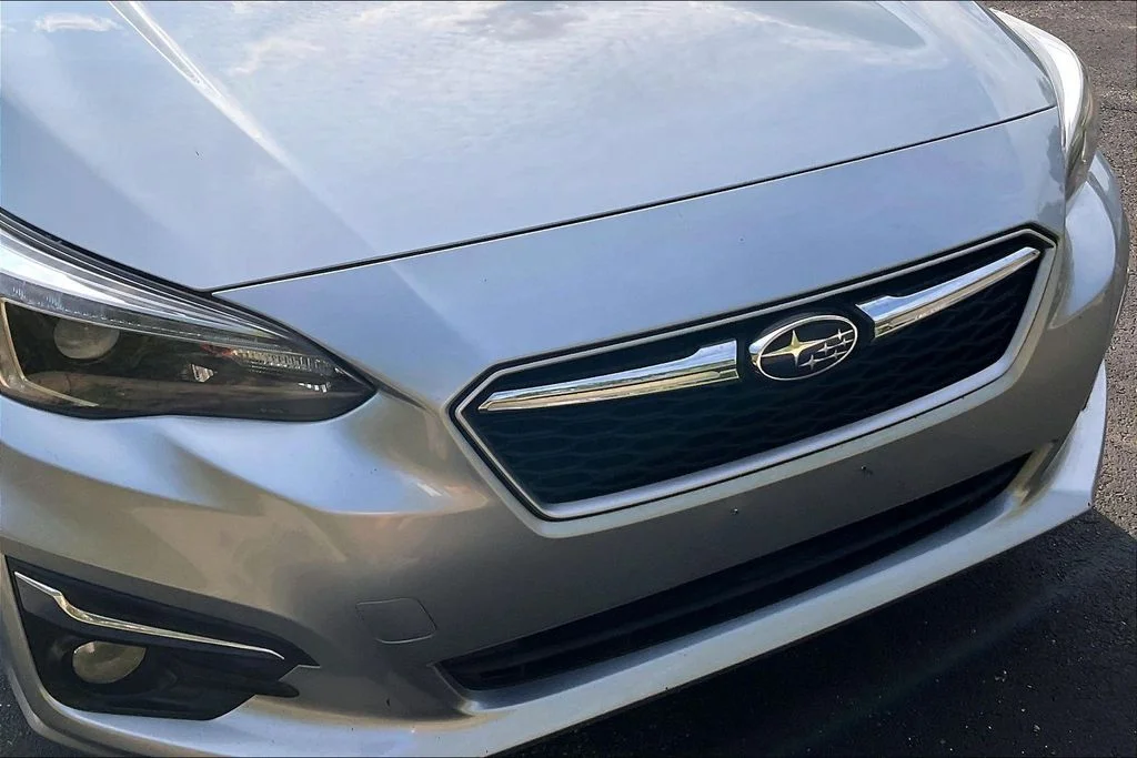 Used 2018 Silver Subaru 2.0i Limited image 31