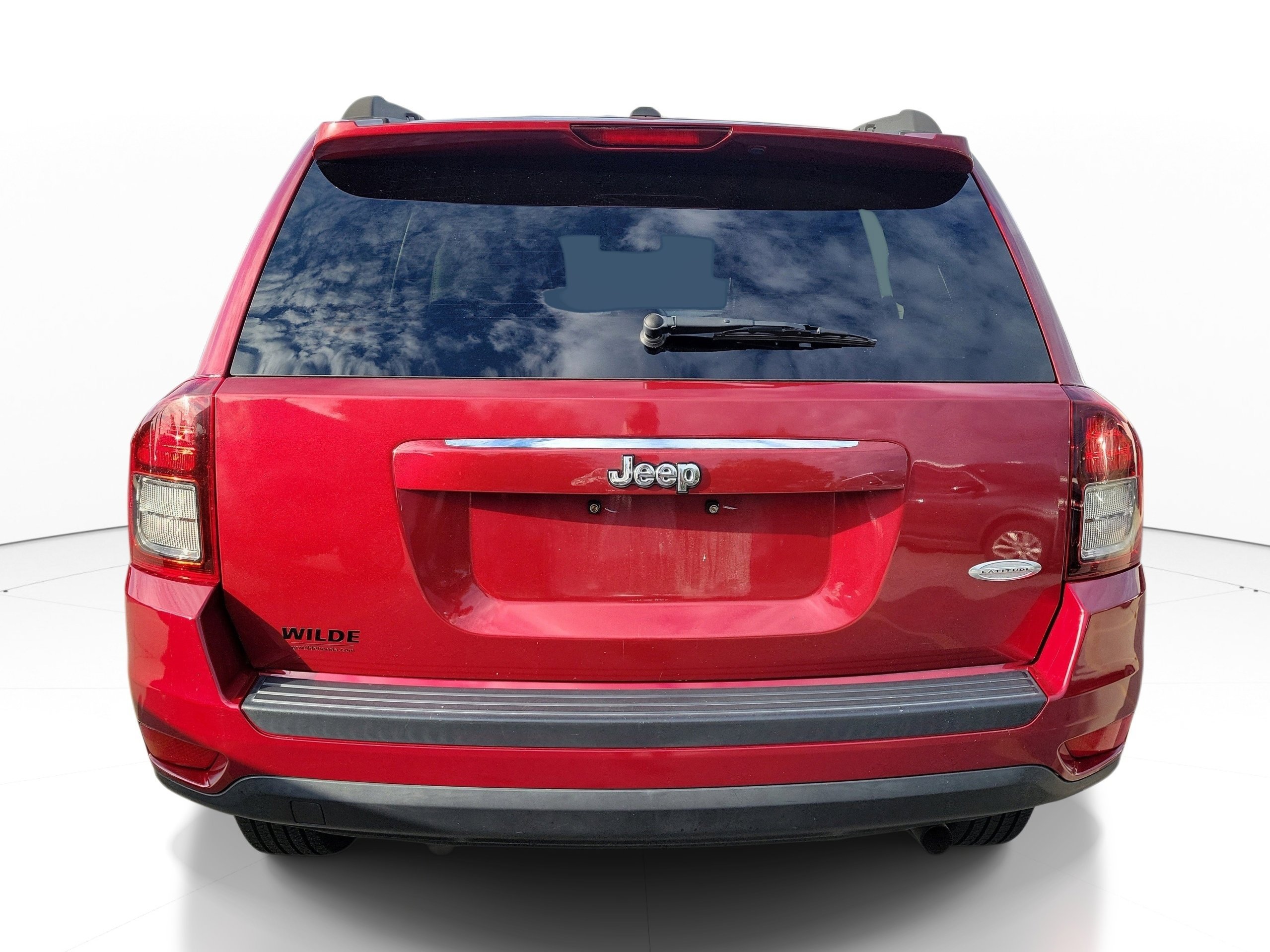 Used 2016 Deep Cherry Red Crystal Pearlcoat Jeep Latitude image 4