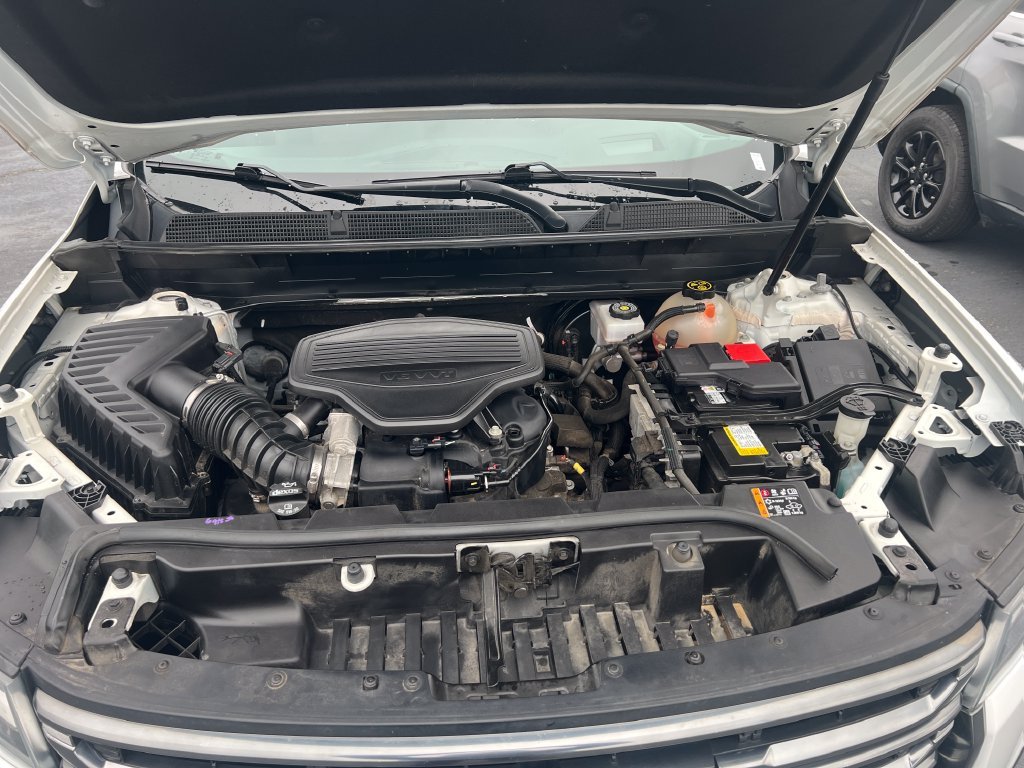 Used 2021 White GMC AT4 image 30