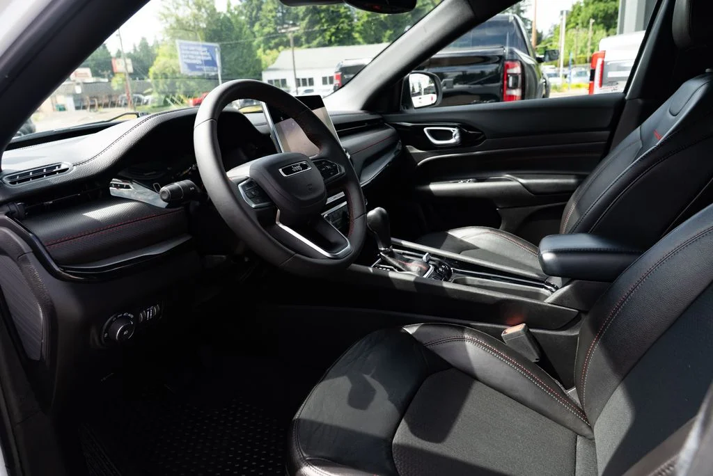 Used 2025 White Jeep Trailhawk image 18