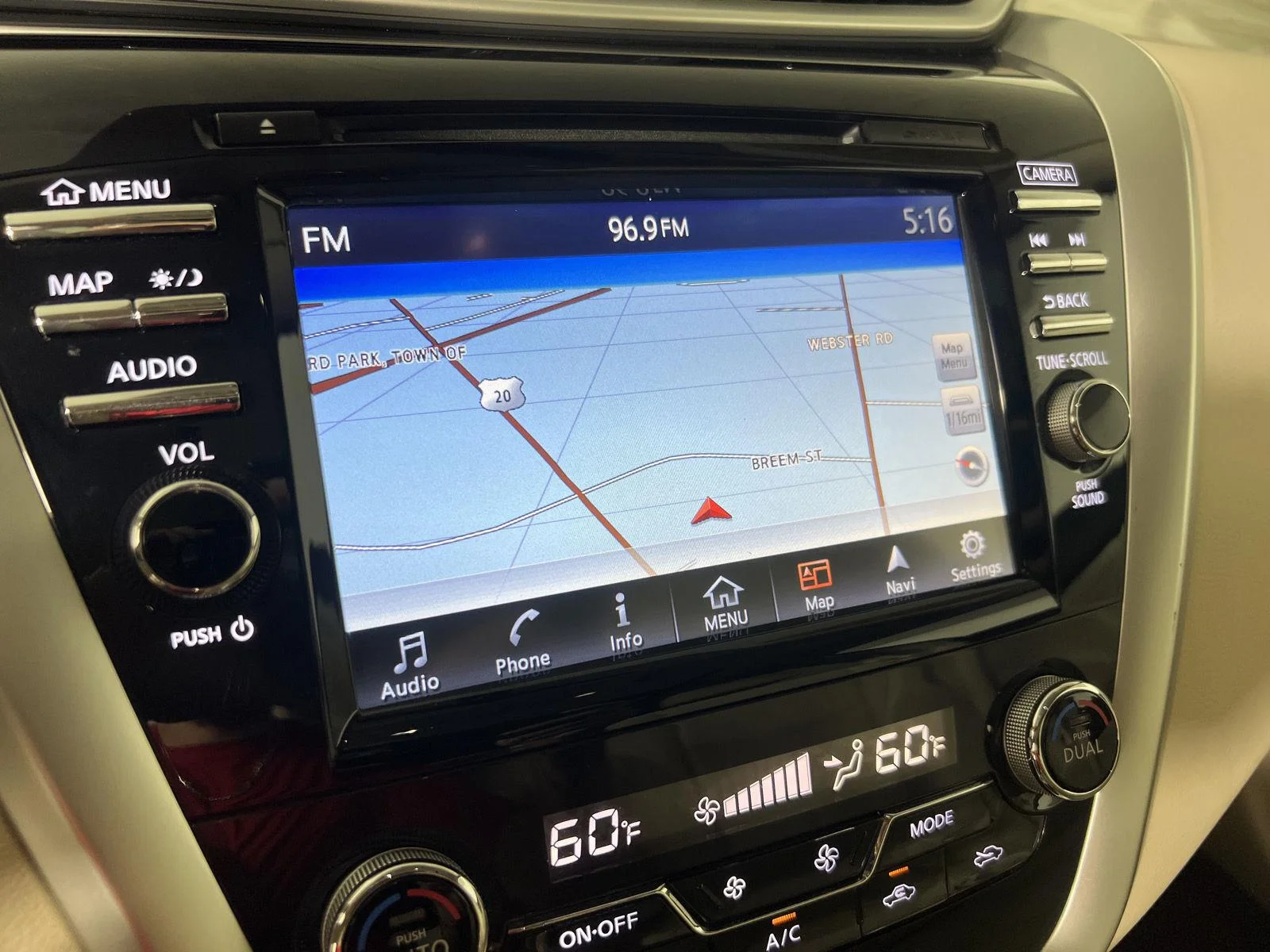 Used 2018 Pearl White Nissan SL image 21