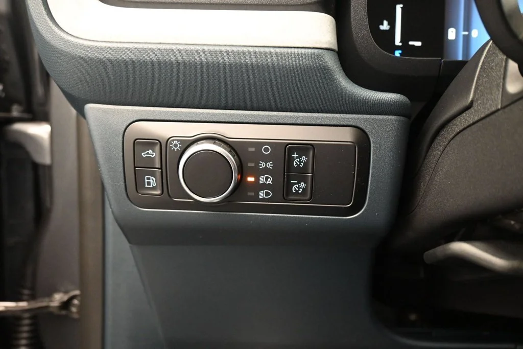 New 2026 Carbonized Gray Metallic Ford XLT image 12
