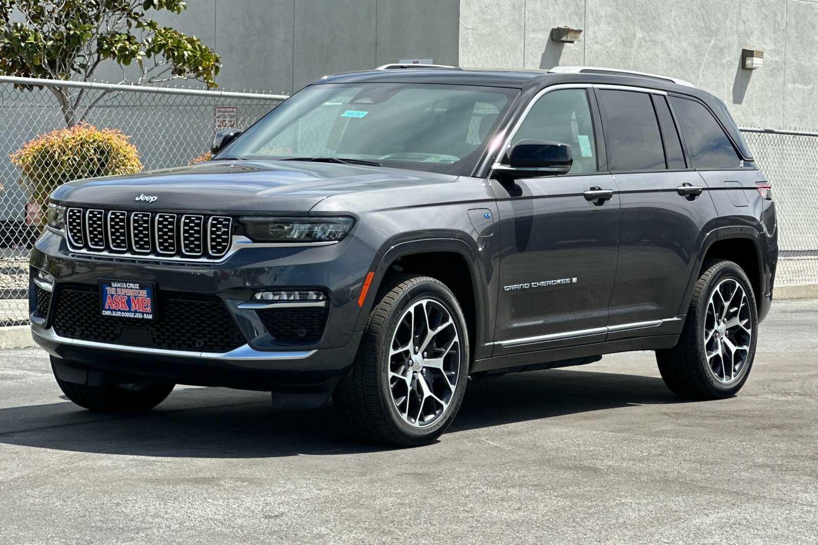 New 2022 Baltic Gray Metallic Clearcoat Jeep Summit image 8