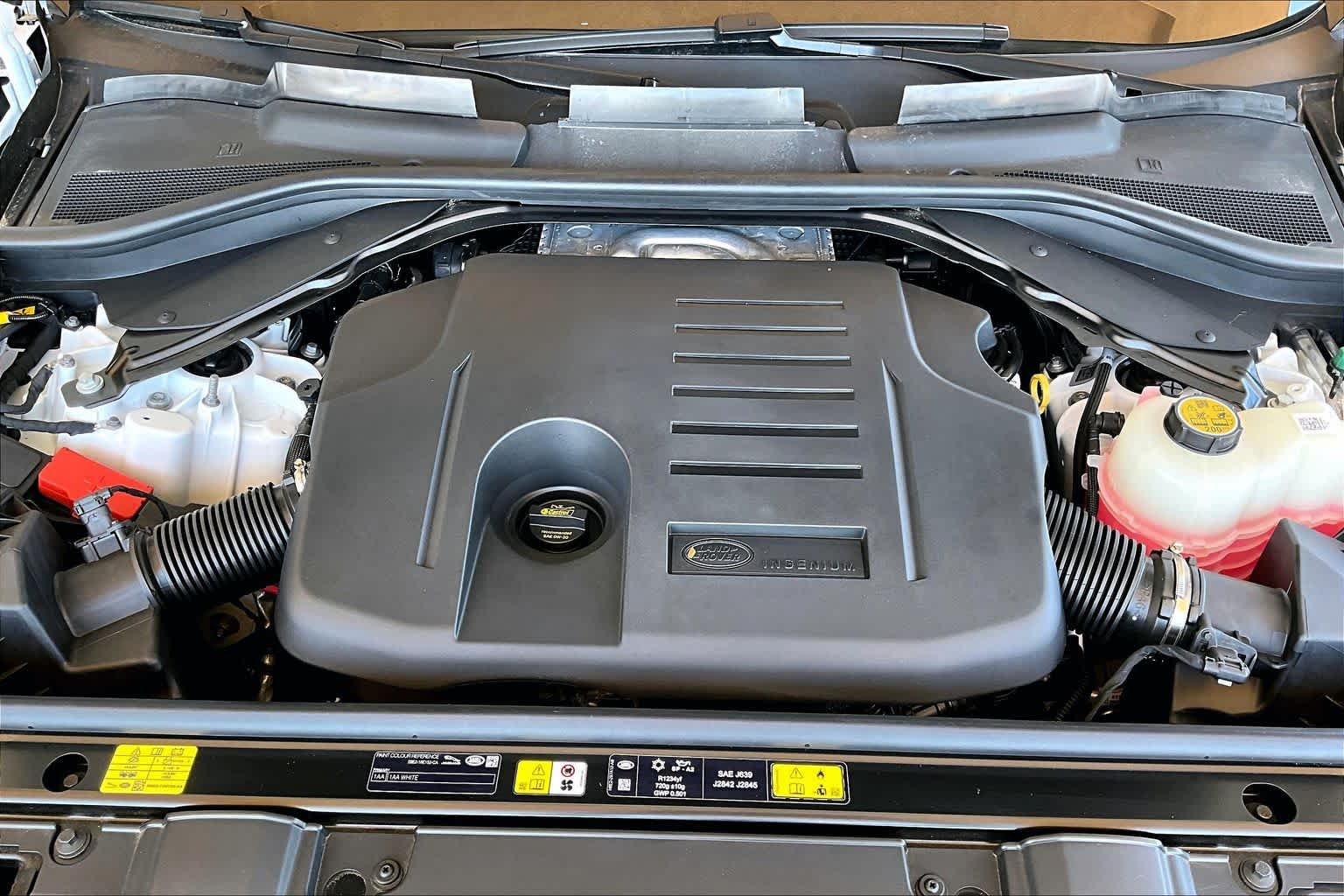 New 2026 Fuji White Land Rover SE image 16