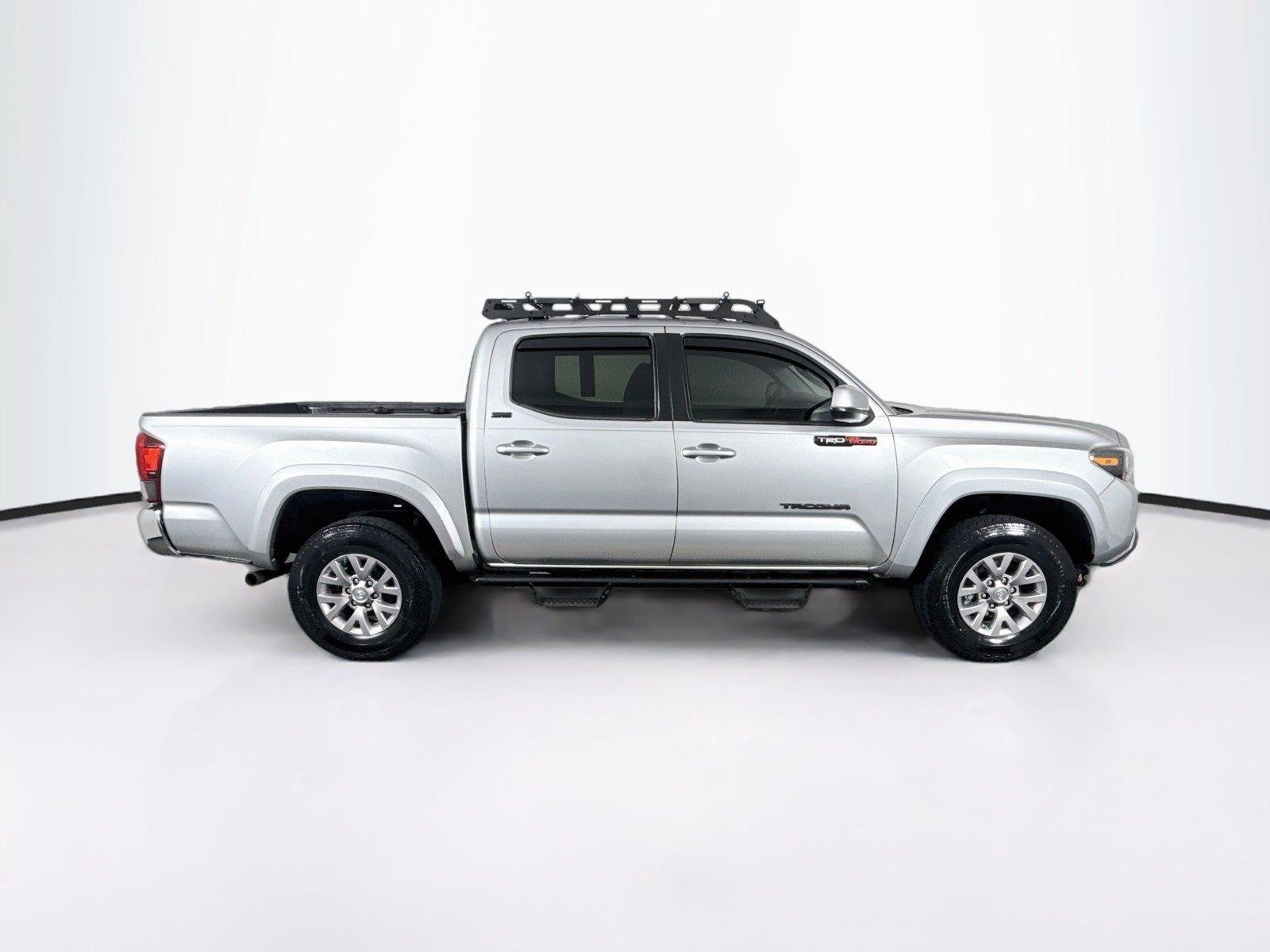 Used 2019 Cement Toyota SR5 image 9