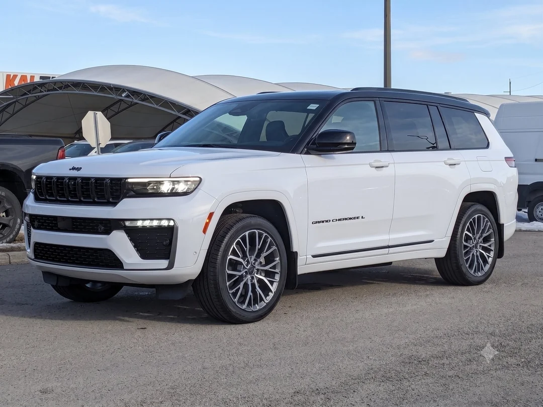 New 2026 White Jeep Summit - - 4x4 - 2.0L Turbo Engine - Adaptive Cruise Control - Blind Spot Monitor & More! image 4