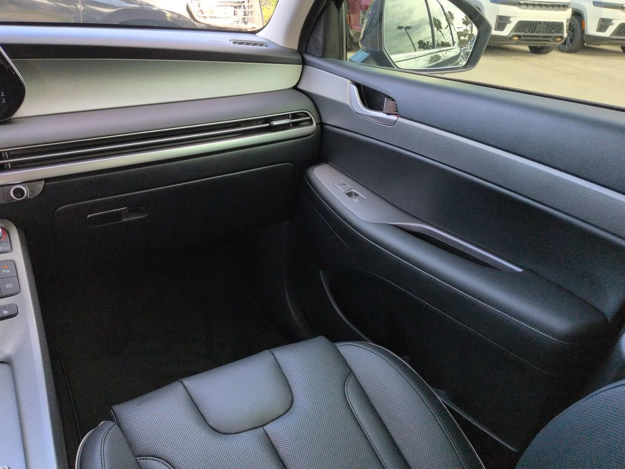 Used 2025 Gray Hyundai SEL Premium 7P image 16