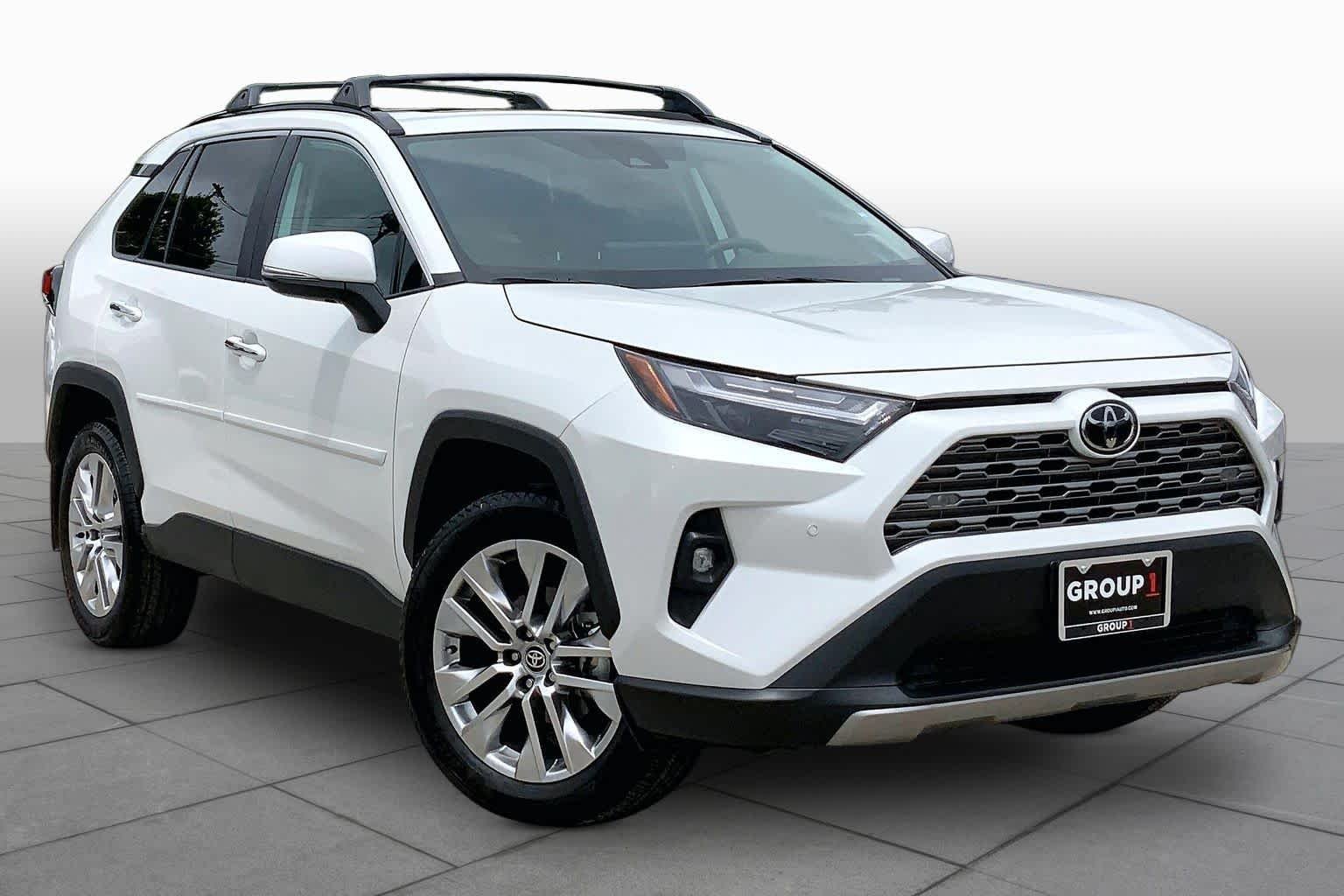 Used 2025 Wind Chill Pearl Toyota Limited image 3