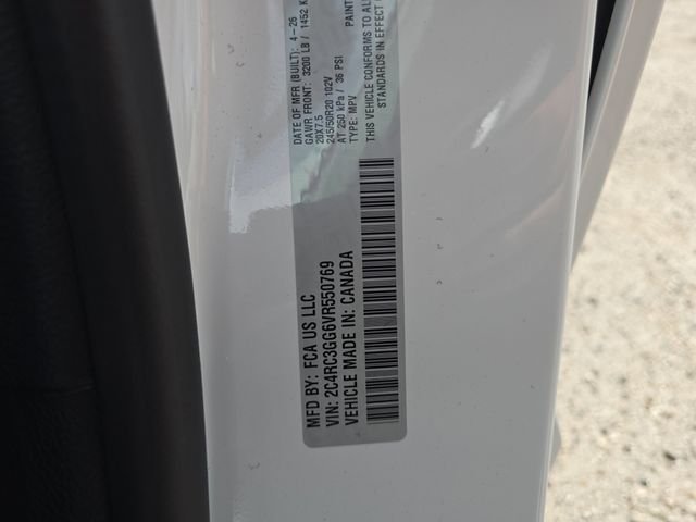 New 2027 Bright White Clear-Coat Exterior Paint Chrysler Limited image 30