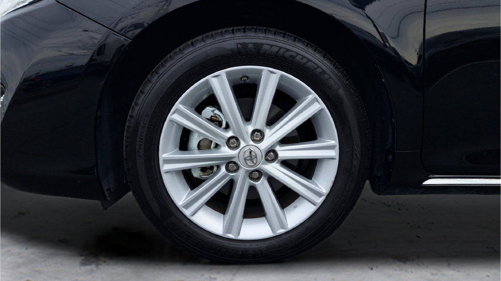 Used 2014 Black Toyota XLE image 28