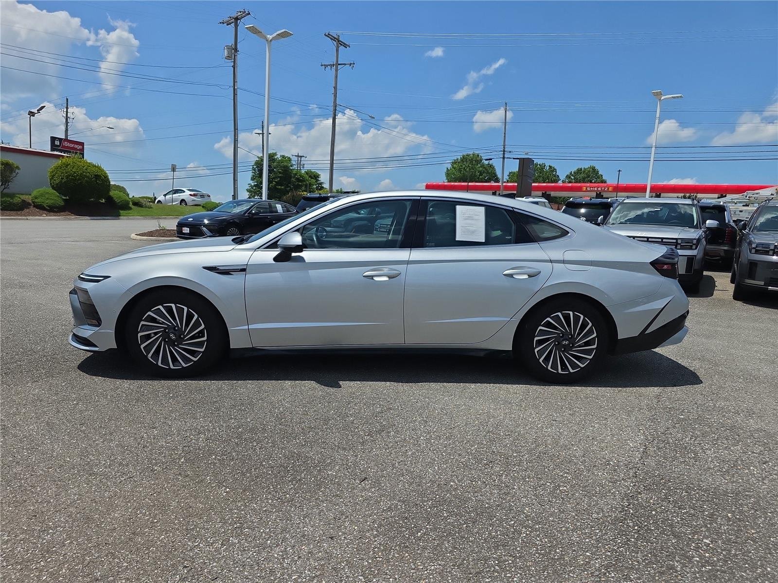 Used 2025 Aero Silver Hyundai Limited image 25