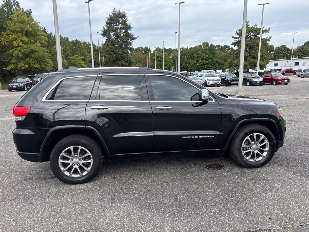 Used 2015 Black Jeep Limited image 22