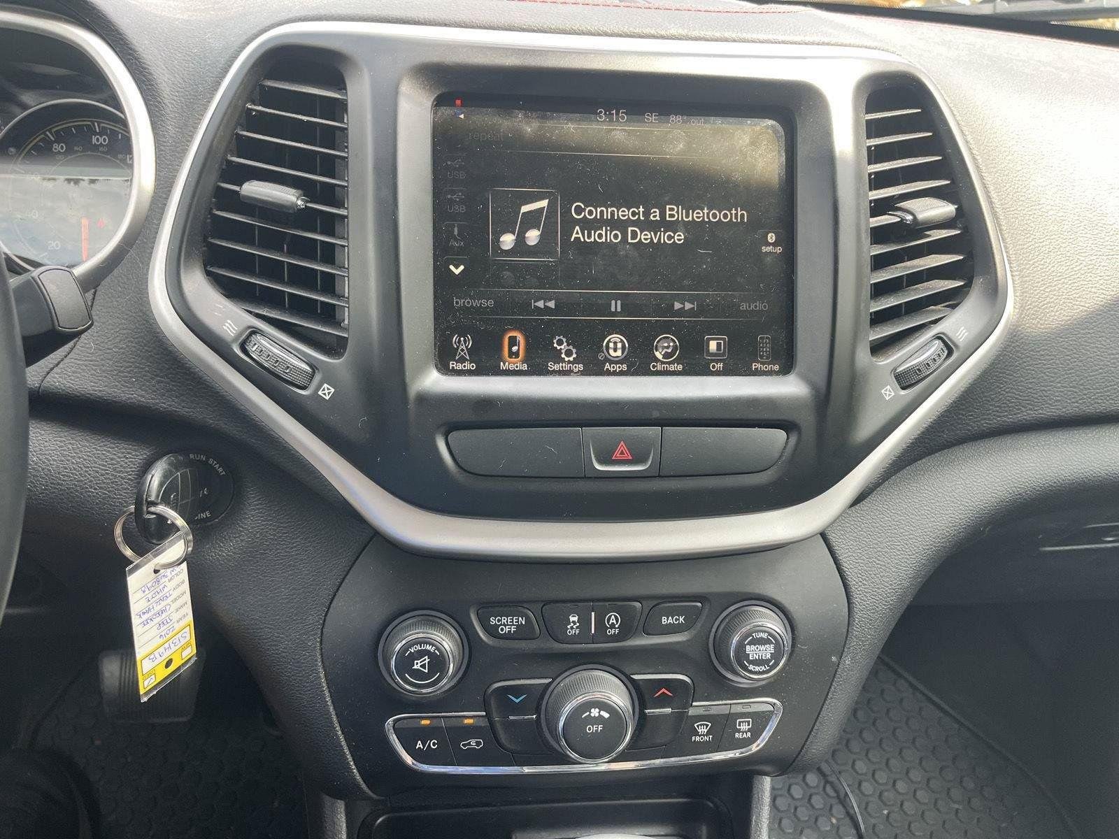 Used 2016 Bright White Clearcoat Jeep Trailhawk image 18