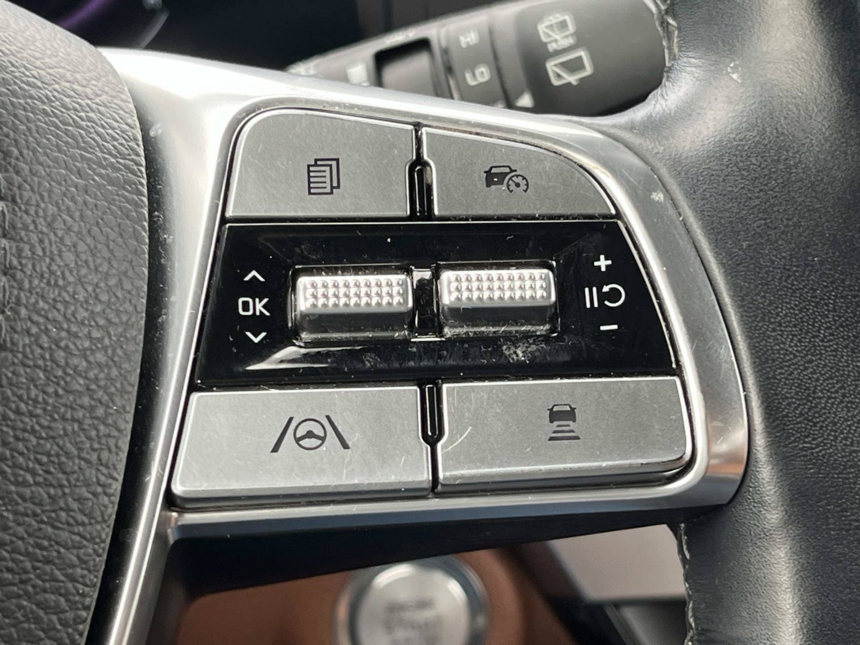 Used 2024 Gravity Gray Kia EX X-Line image 38
