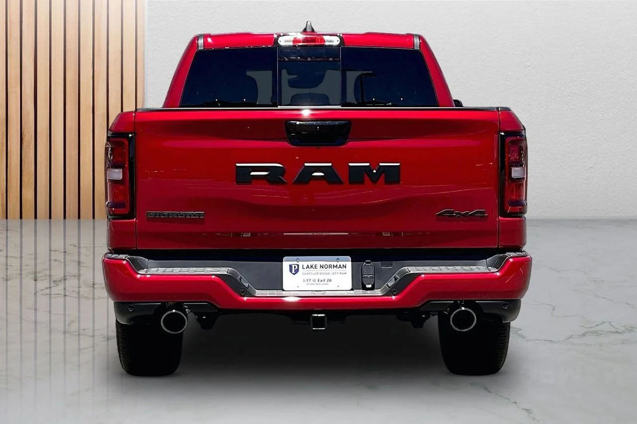 New 2026 Molten Red Pearl-Coat Exterior Paint RAM Big Horn/Lone Star image 8