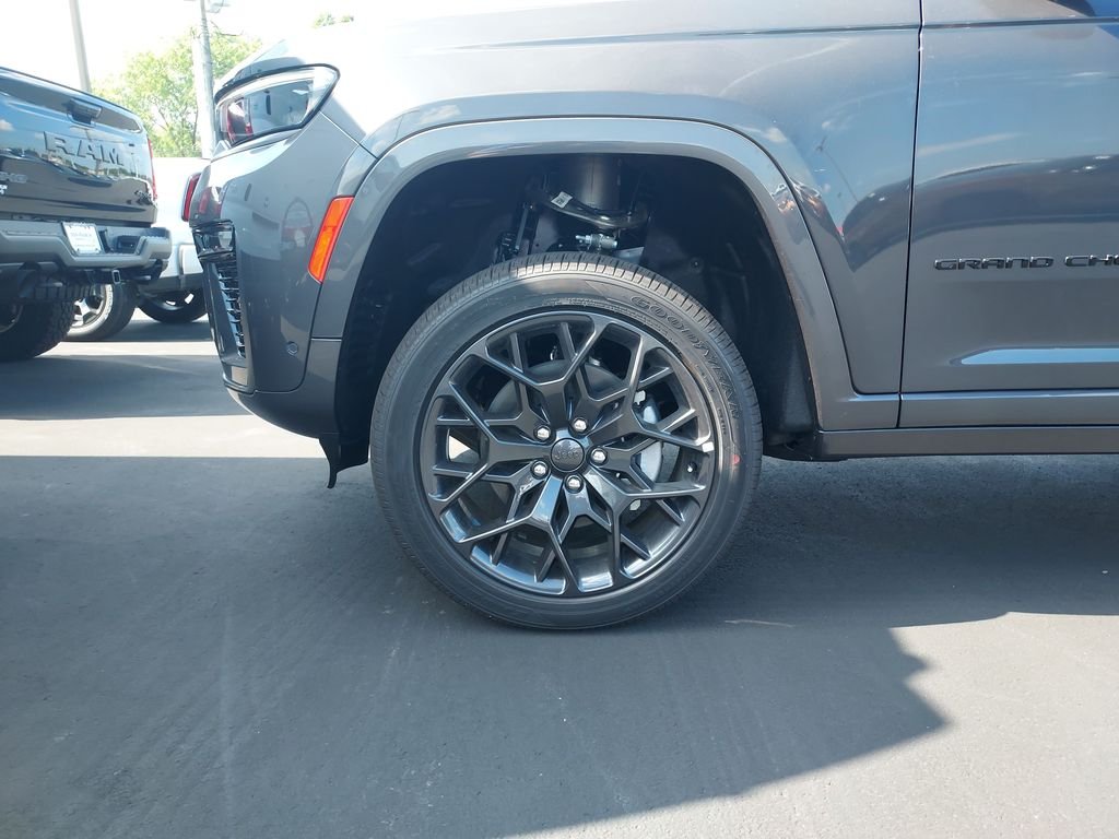 New 2026 Baltic Gray Metallic Clear-Coat Exterior Paint Jeep Summit image 27