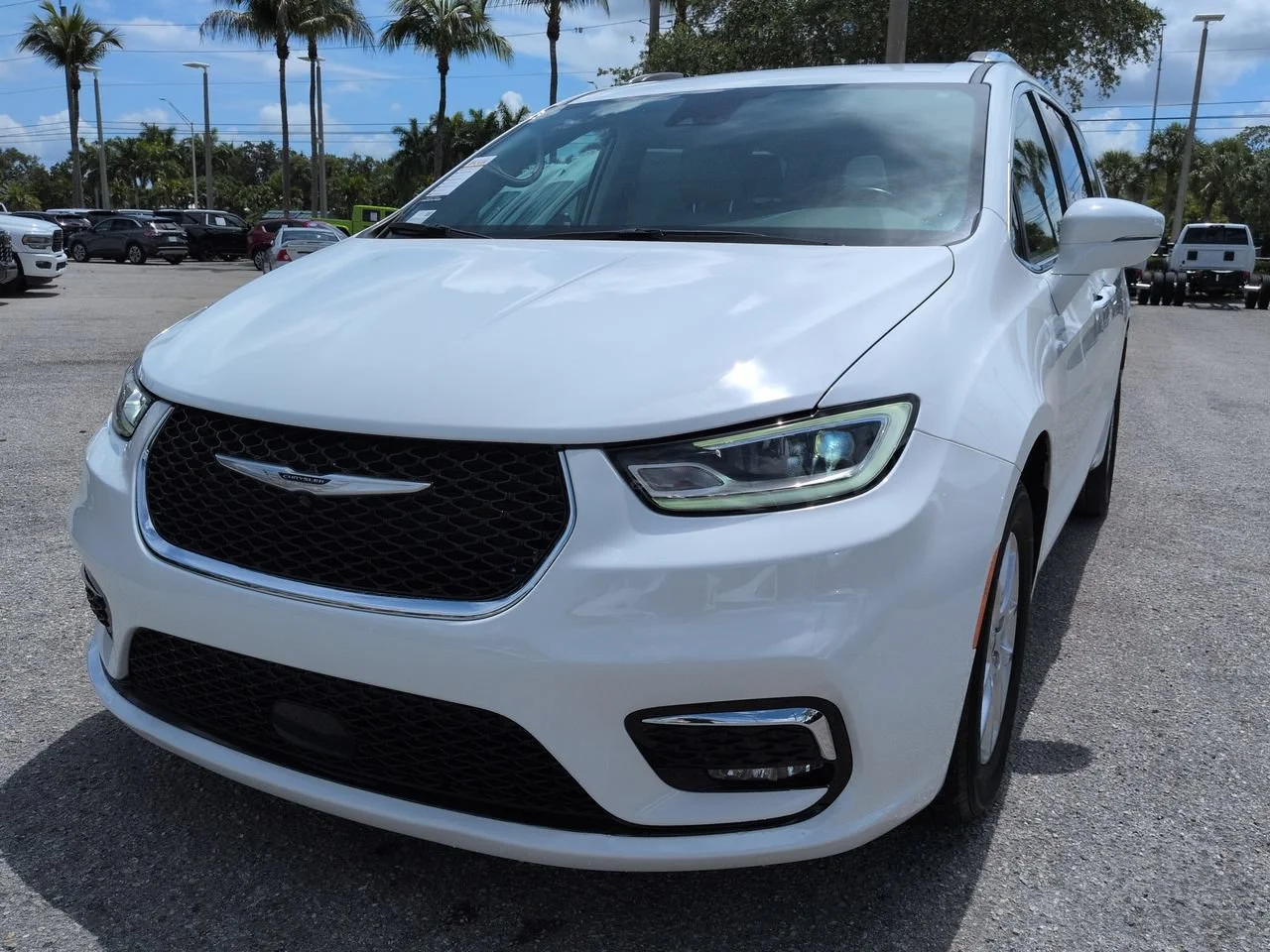 Used 2021 Bright White Clearcoat Chrysler Touring L image 9